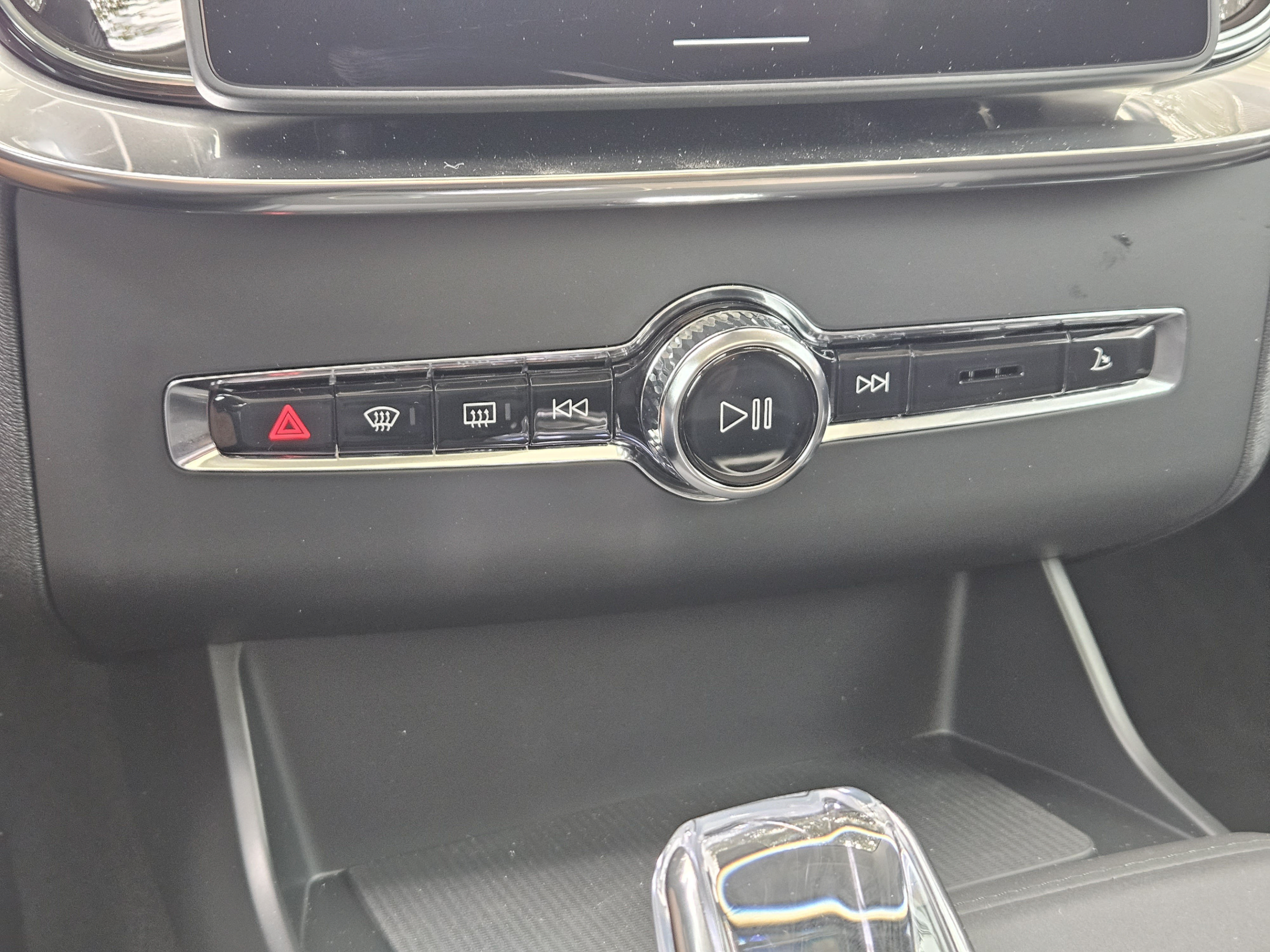New 2026 Volvo XC90 B6 Plus w/ Protection Package Premier AWD/4WD image 16