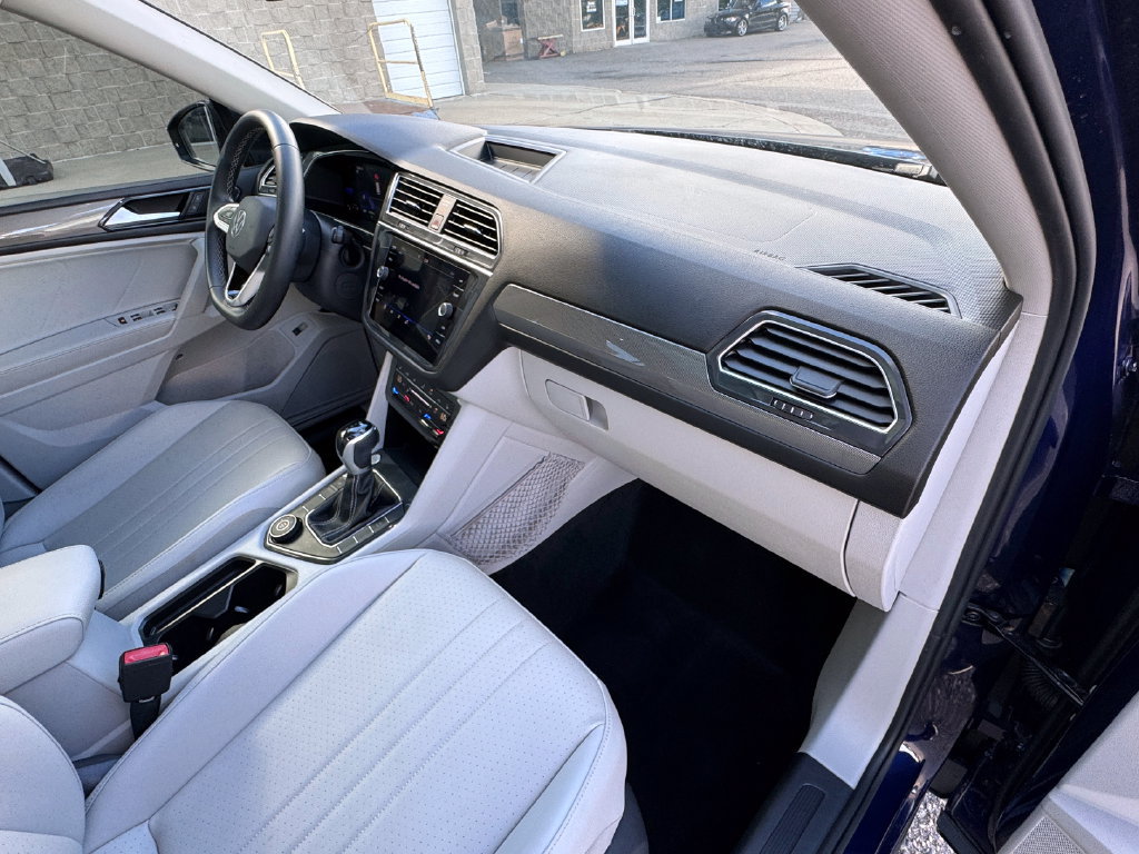 Used 2022 Volkswagen Tiguan SE w/ Panoramic Sunroof Package AWD/4WD image 38