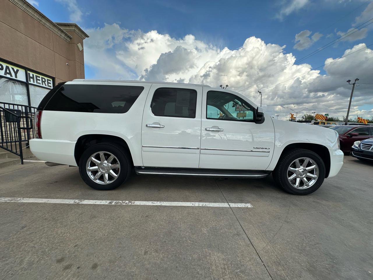 Used 2014 GMC Yukon XL Denali image 4