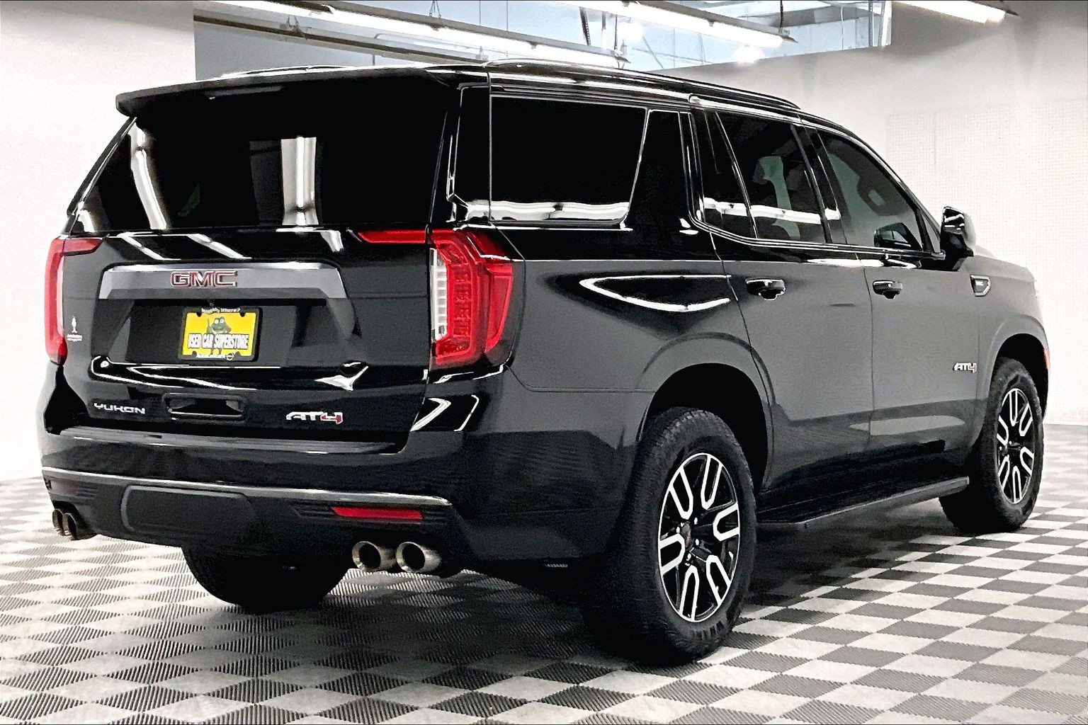 Used 2024 GMC Yukon AT4 w/ Technology Package AWD/4WD image 14