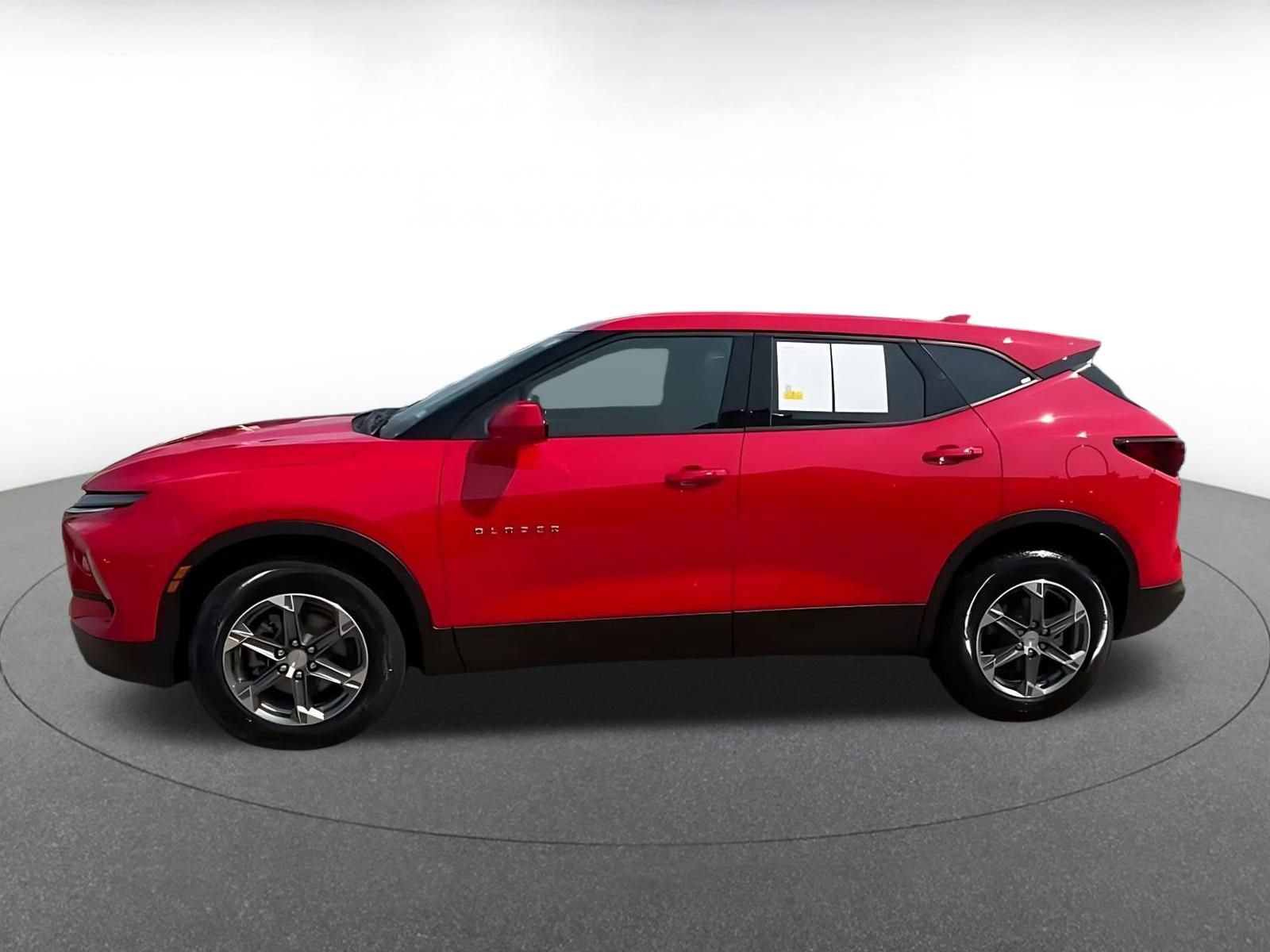 Used 2026 Chevrolet Blazer LT FWD image 6