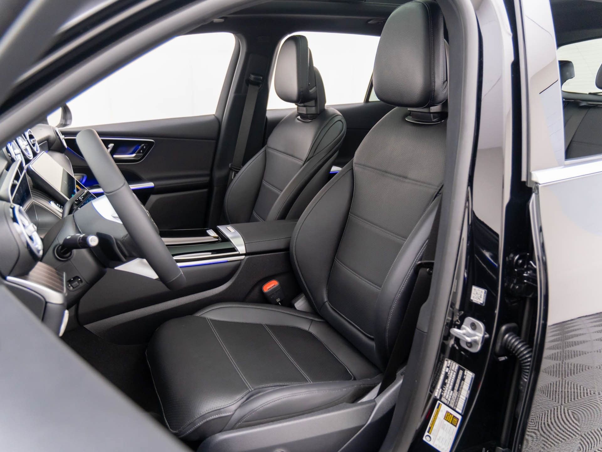 Used 2025 Mercedes-Benz GLC 300 4MATIC image 4