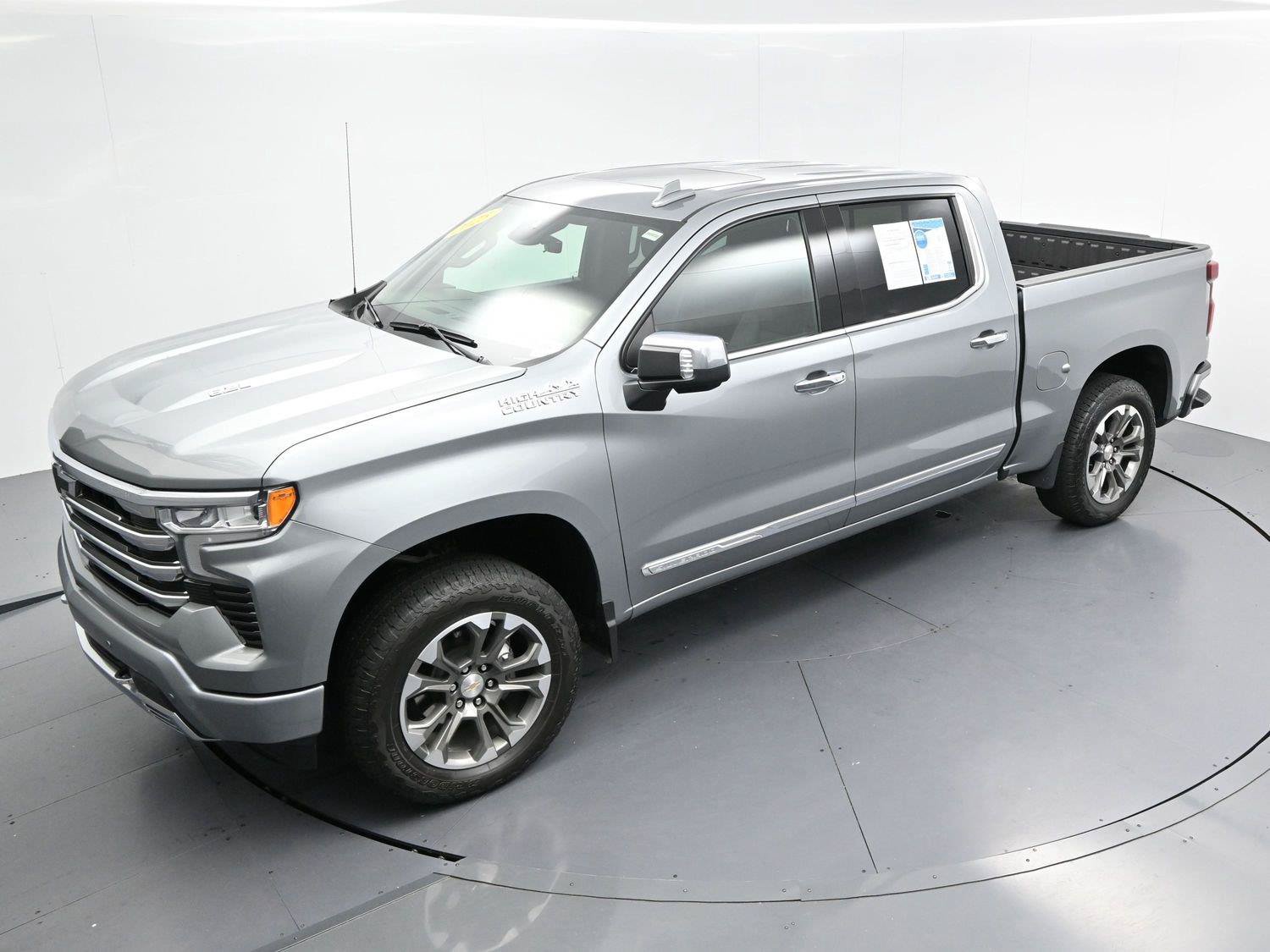 Used 2025 Chevrolet Silverado 1500 High Country w/ Technology Package AWD/4WD image 40
