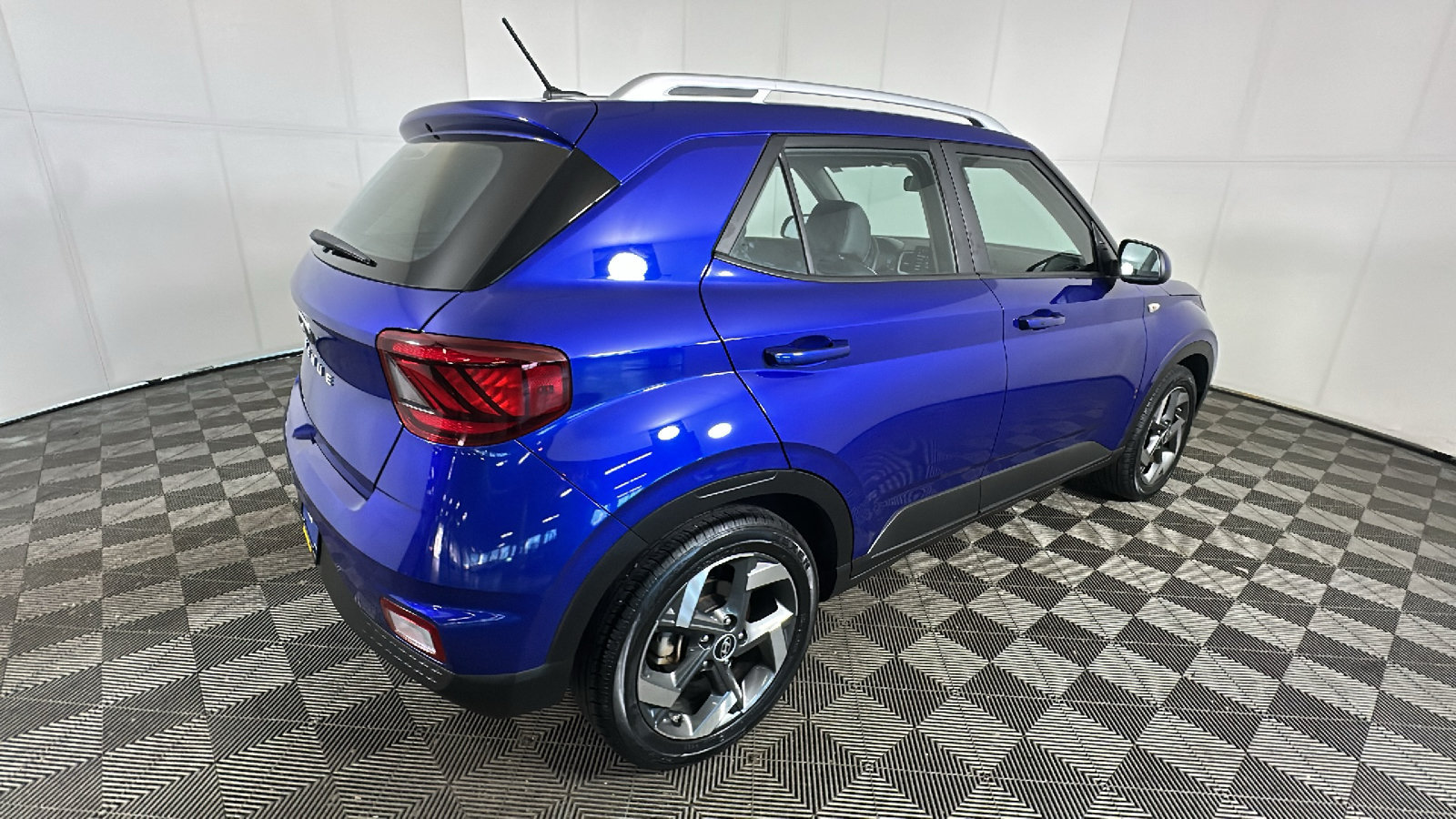 Certified 2023 Hyundai Venue Limited FWD image 3