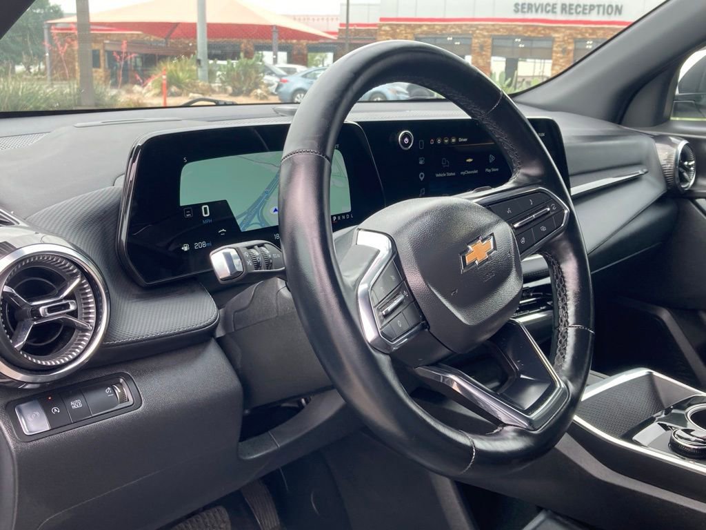 Used 2026 Chevrolet Equinox LT FWD image 8