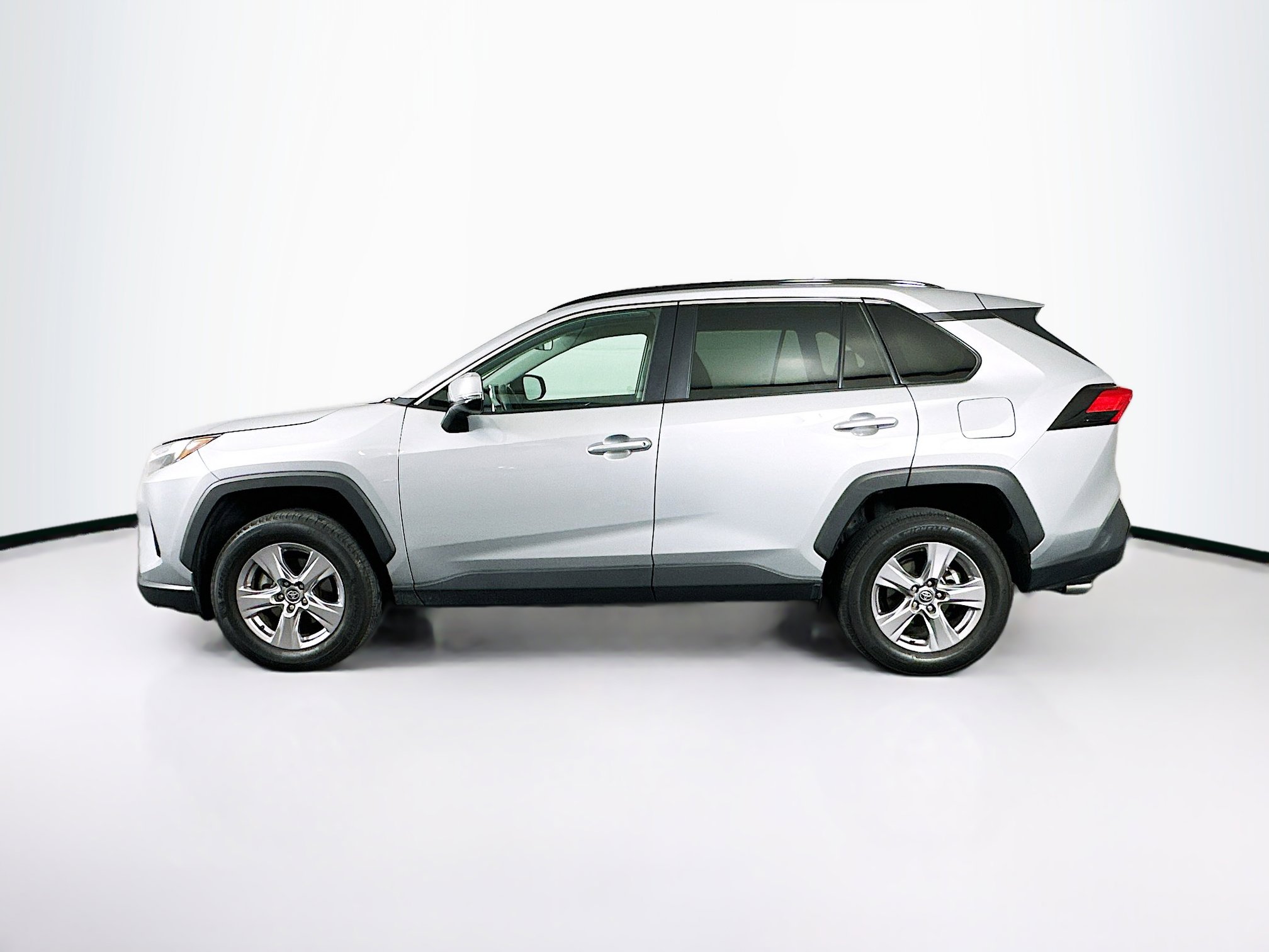 Used 2025 Toyota RAV4 XLE FWD image 4