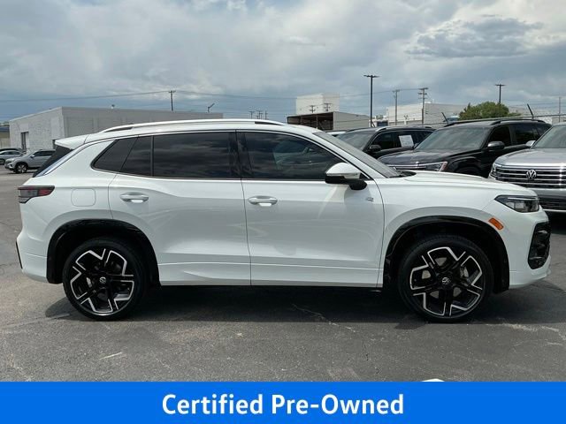 Used 2025 Volkswagen Tiguan SEL R-Line AWD/4WD image 2