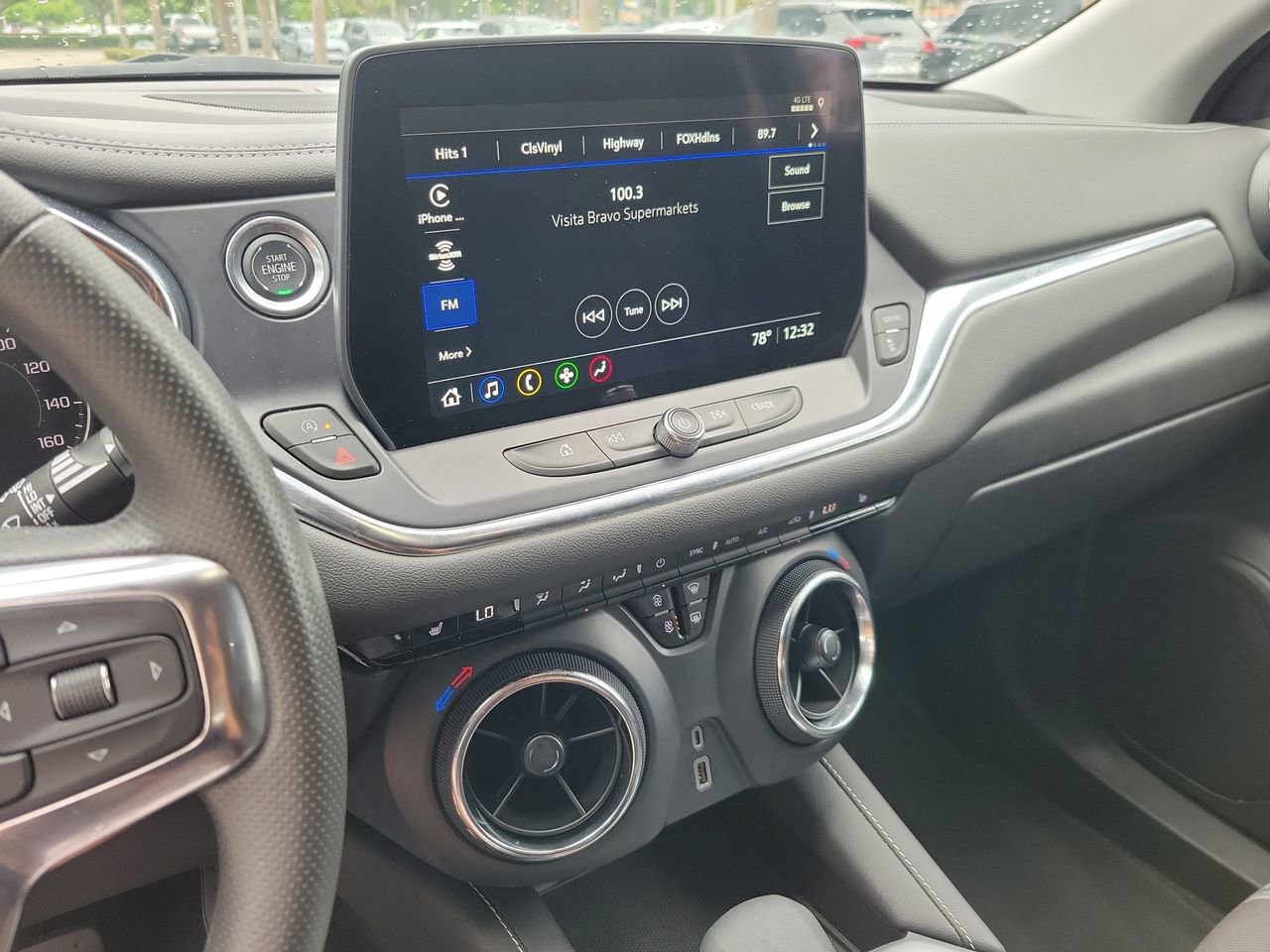Used 2025 Chevrolet Blazer LT FWD image 21