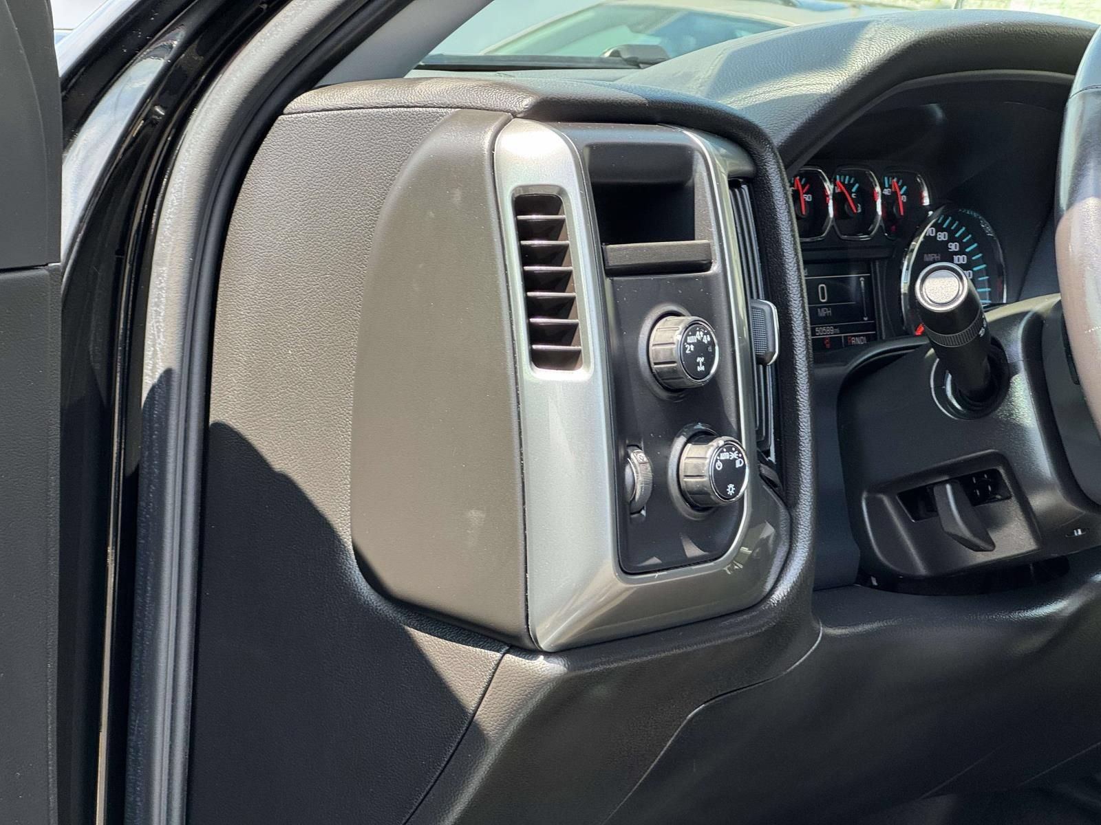 Used 2018 Chevrolet Silverado 1500 LT AWD/4WD image 12