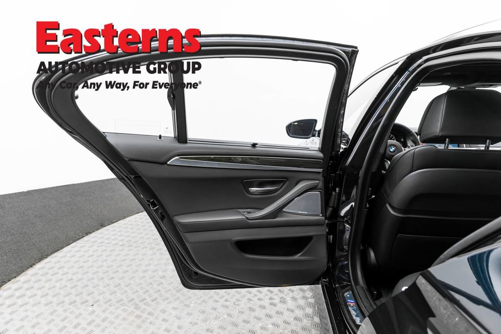 Used 2015 BMW M5 RWD image 33