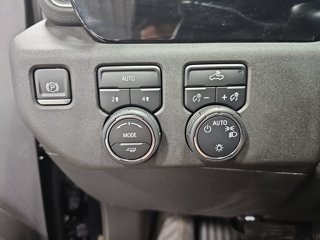 Used 2023 Chevrolet Silverado 1500 LT AWD/4WD image 26