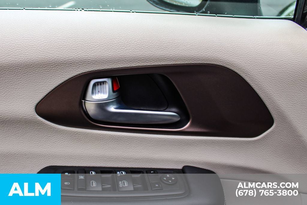 Used 2023 Chrysler Voyager LX FWD image 32