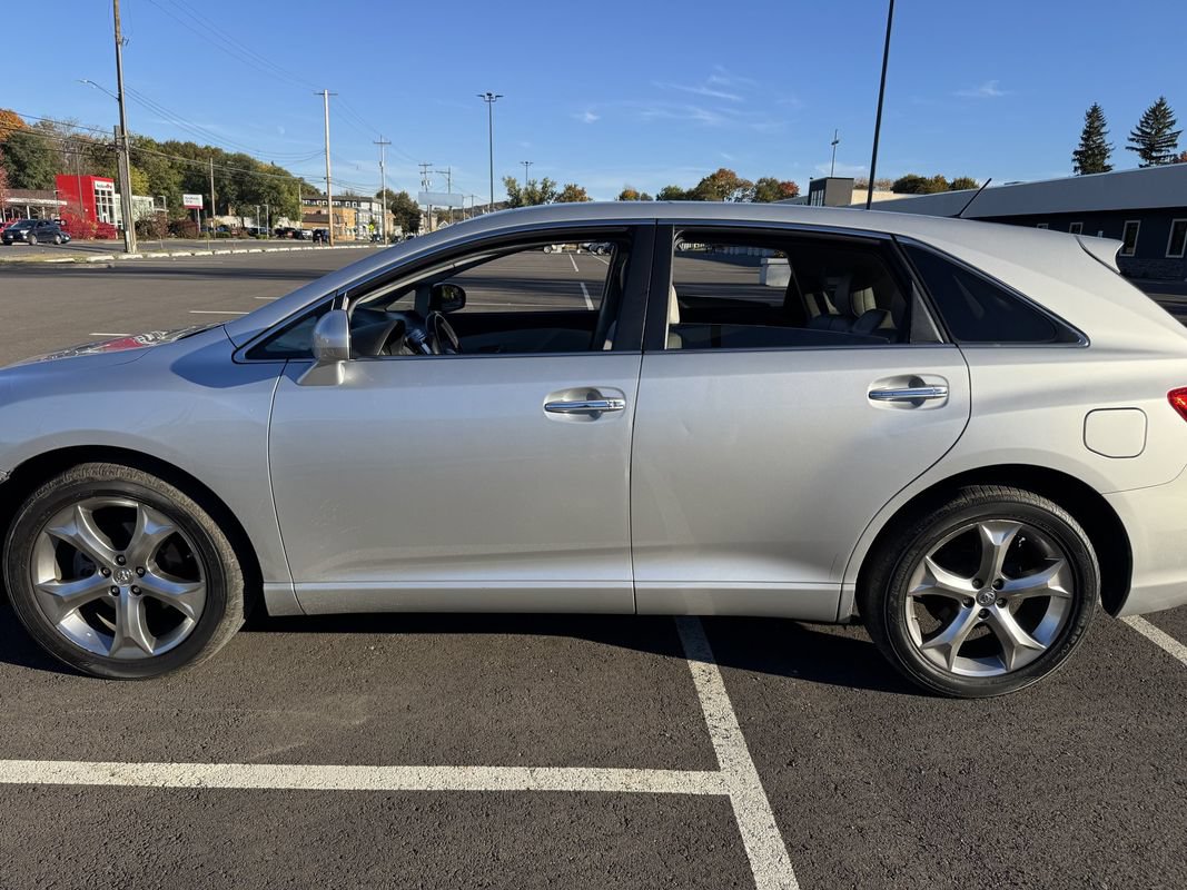 Used 2010 Toyota Venza AWD w/ Comfort Pkg image 4