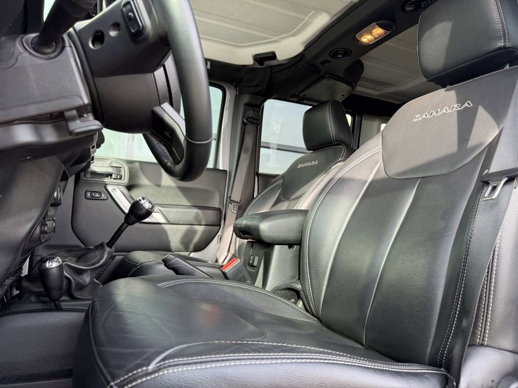 Used 2017 Jeep Wrangler Unlimited Sahara w/ Max Tow Package image 9