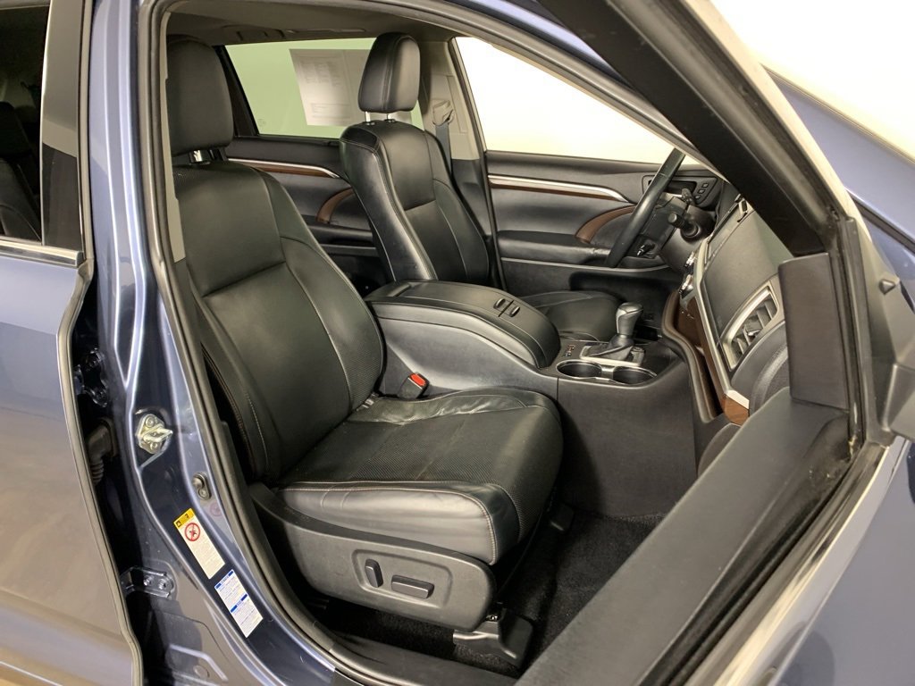 Used 2015 Toyota Highlander Limited image 45