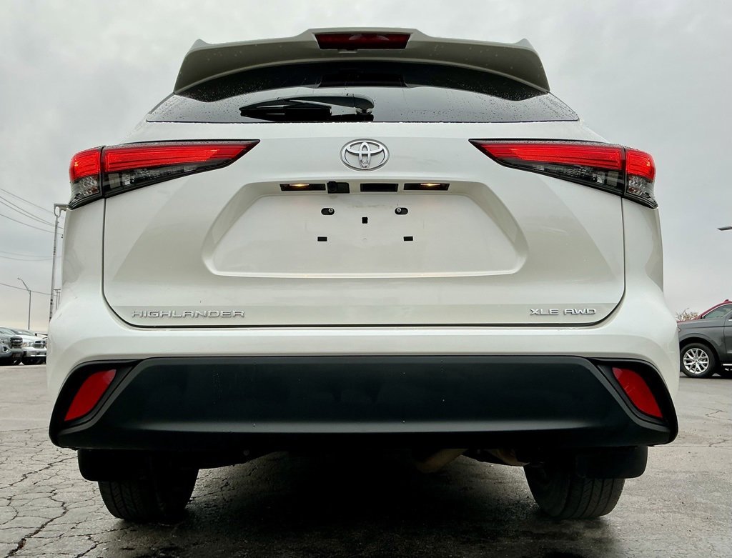 Used 2020 Toyota Highlander XLE image 18