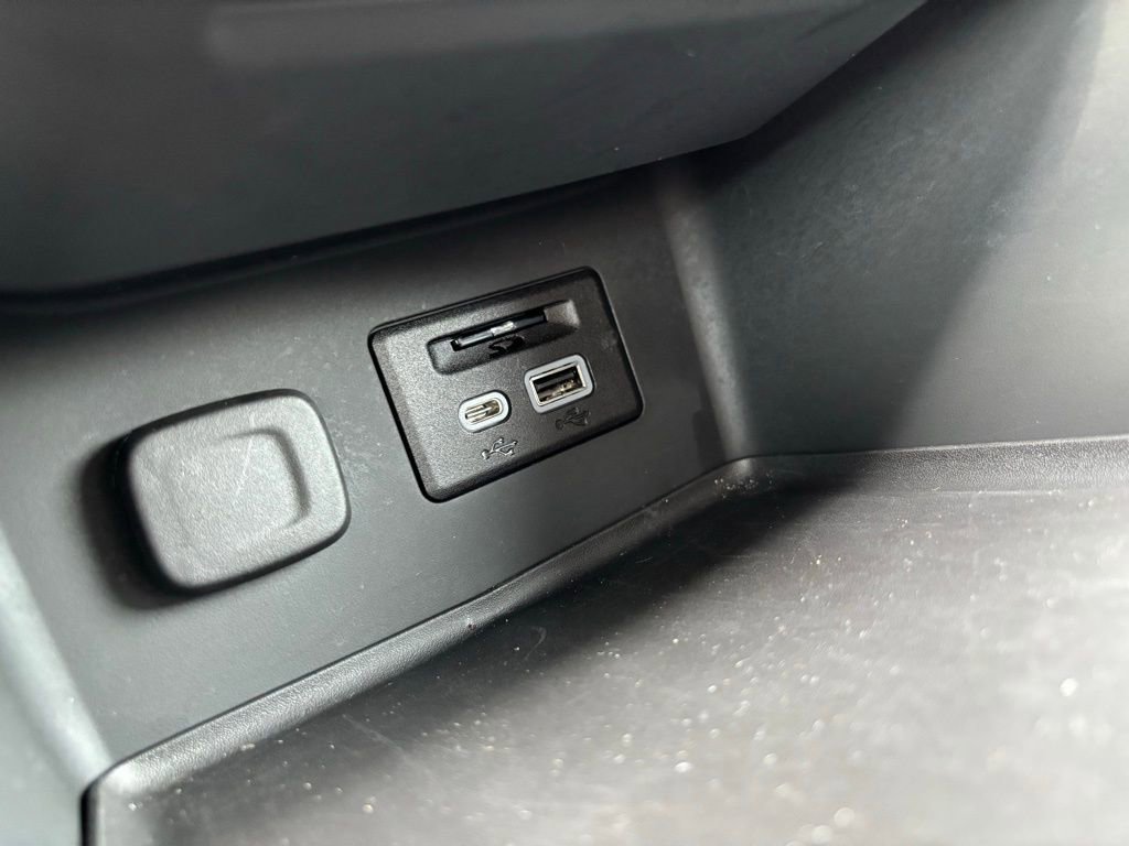 Used 2023 GMC Acadia SLT w/ Technology Package image 33