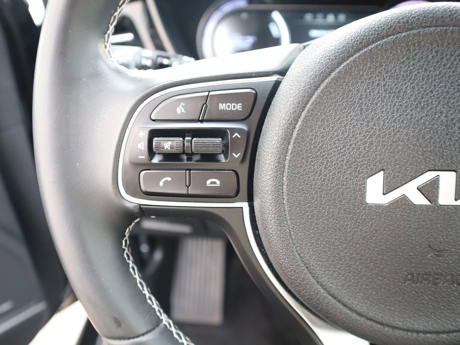 Used 2022 Kia Niro EX image 36