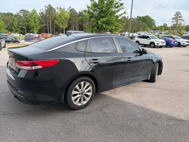 Used 2018 Kia Optima LX w/ 17" Alloy Wheels Package FWD image 4