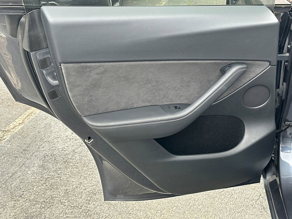 Used 2023 Tesla Model Y Long Range image 23