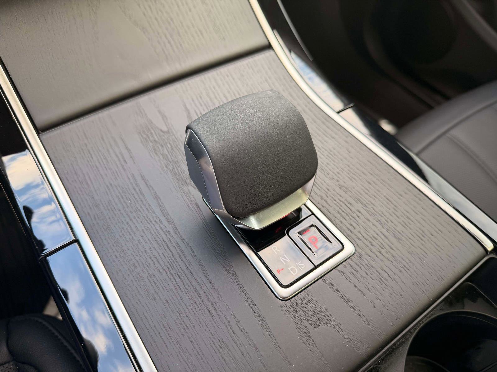 Used 2026 Land Rover Range Rover Evoque Dynamic SE image 13