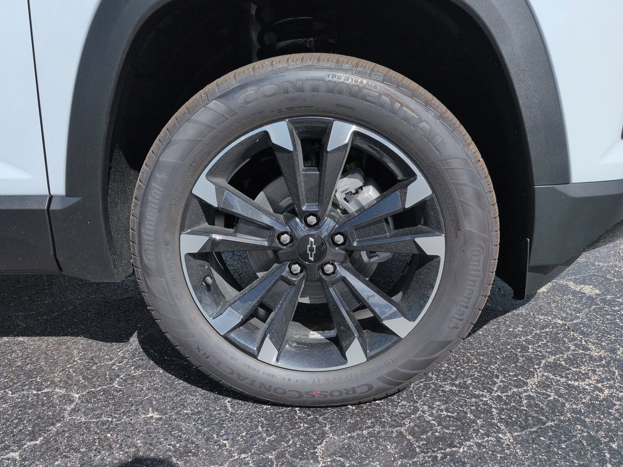 New 2027 Chevrolet Equinox RS w/ Convenience Package III FWD image 11