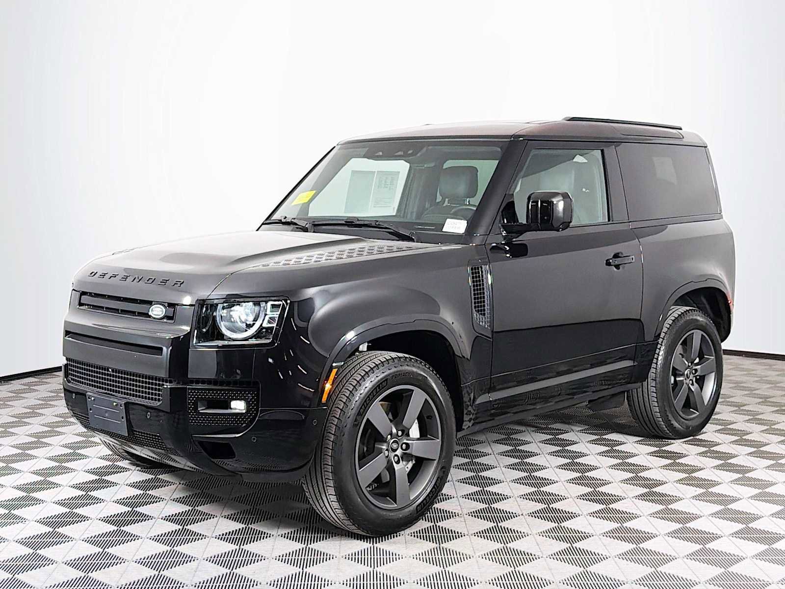 Used 2025 Land Rover Defender 90 X-Dynamic SE image 1