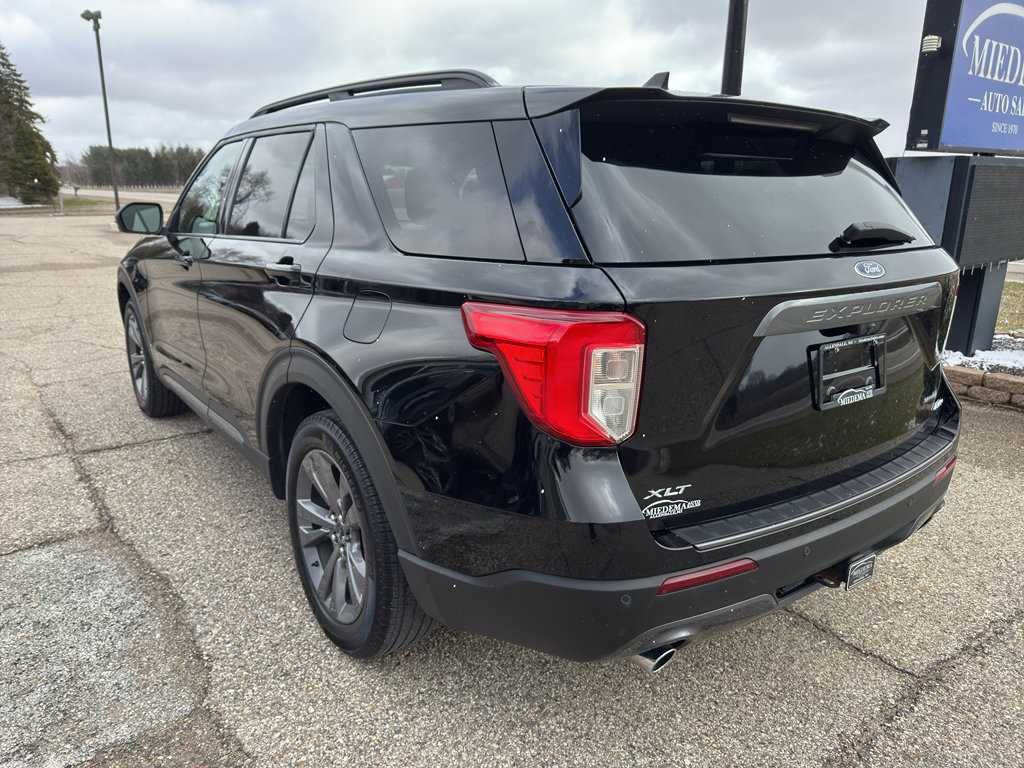 Used 2021 Ford Explorer XLT w/ XLT Sport Appearance Package image 9