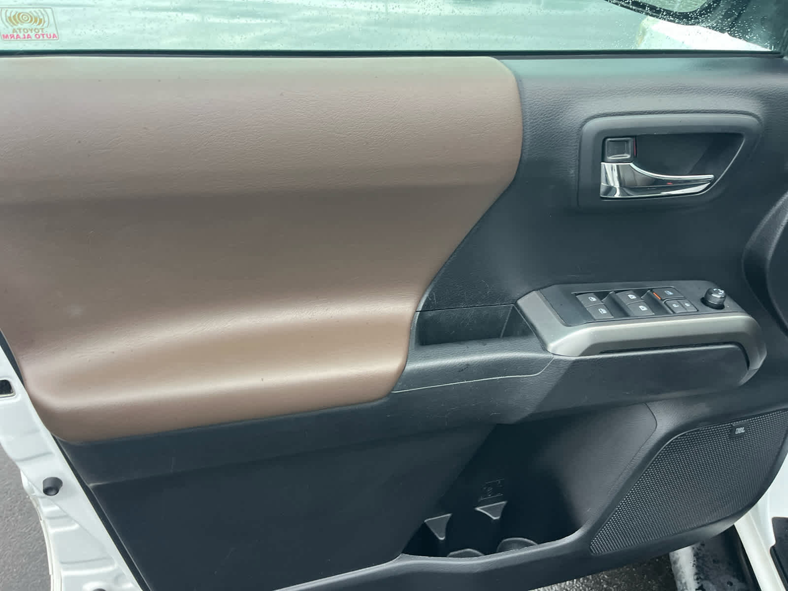 Used 2020 Toyota Tacoma Limited image 25