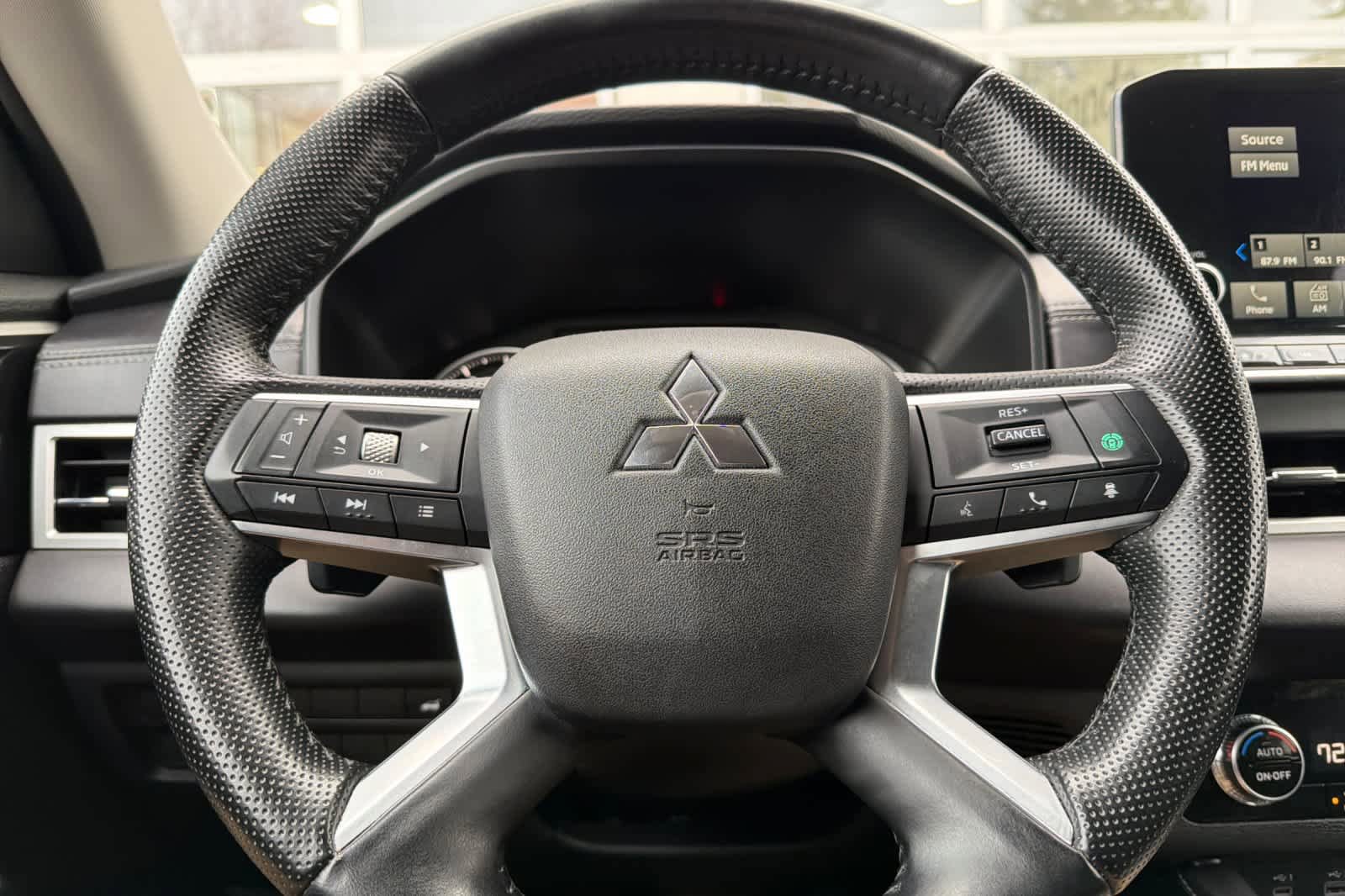 Used 2024 Mitsubishi Outlander SE image 27