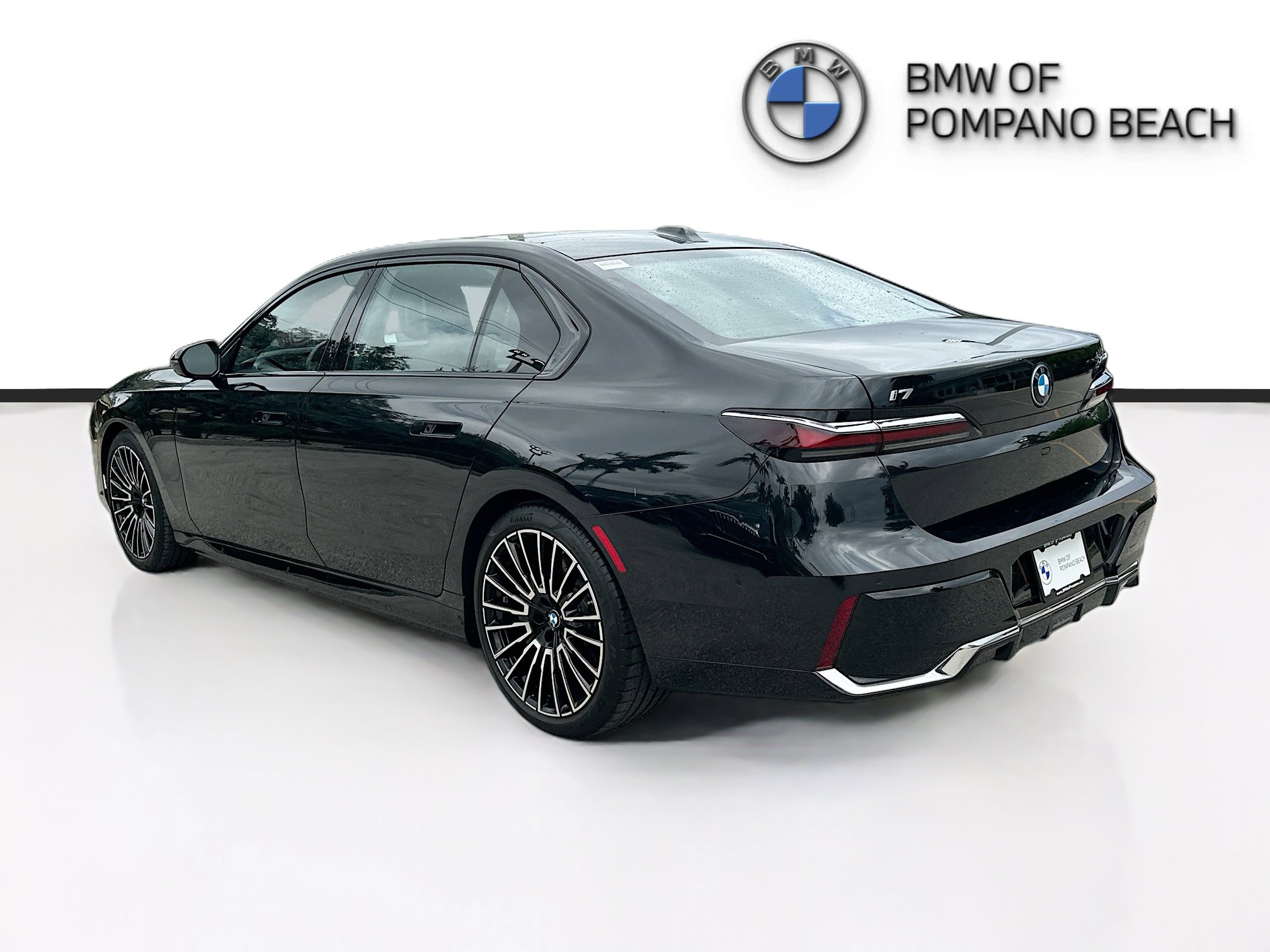 Used 2024 BMW i7 xDrive60 w/ Executive Package AWD/4WD image 5