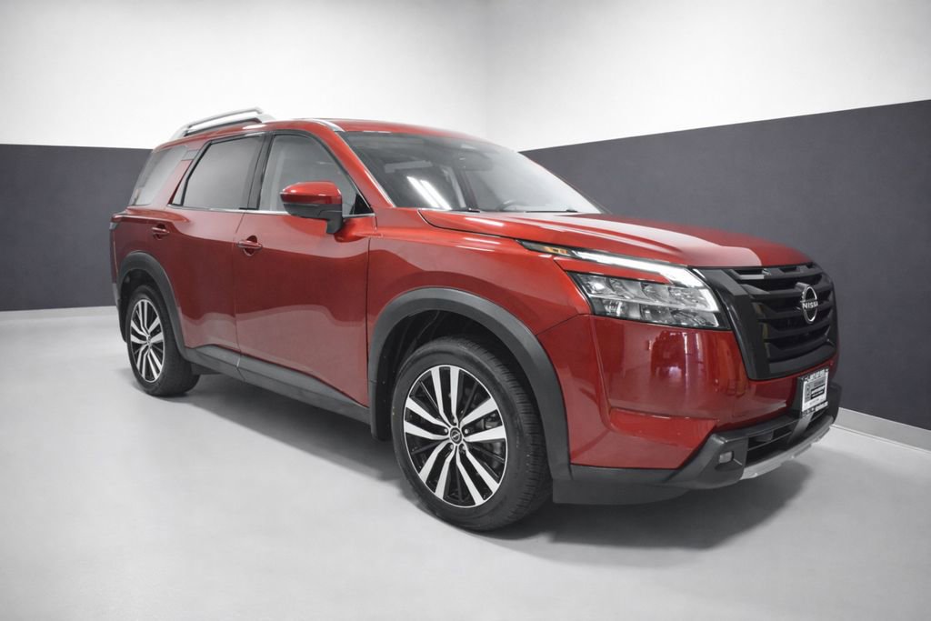 Used 2023 Nissan Pathfinder Platinum image 7