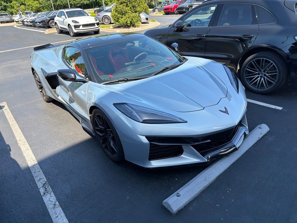 Used 2024 Chevrolet Corvette Z06 RWD image 4