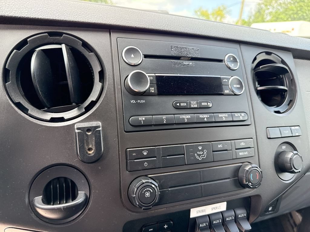 Used 2014 Ford F550 4x4 Regular Cab Super Duty image 16