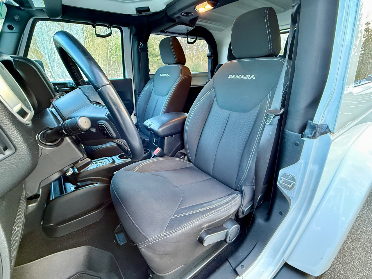 Used 2018 Jeep Wrangler Sahara w/ Connectivity Group image 15