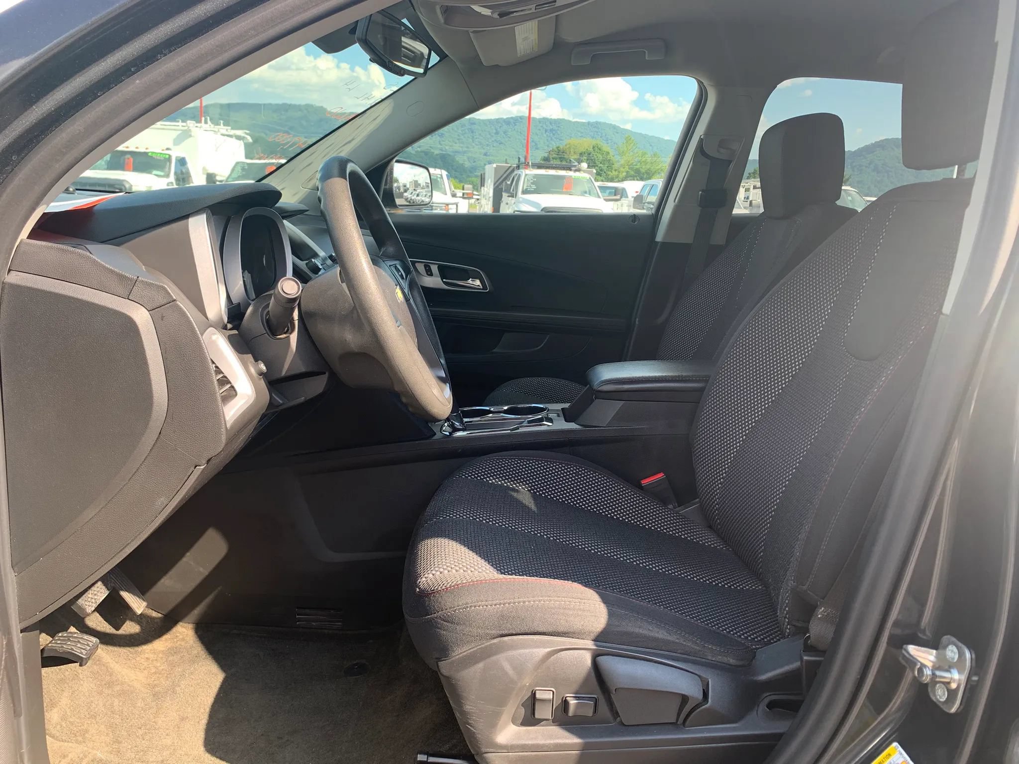 Used 2017 Chevrolet Equinox LS AWD/4WD image 9