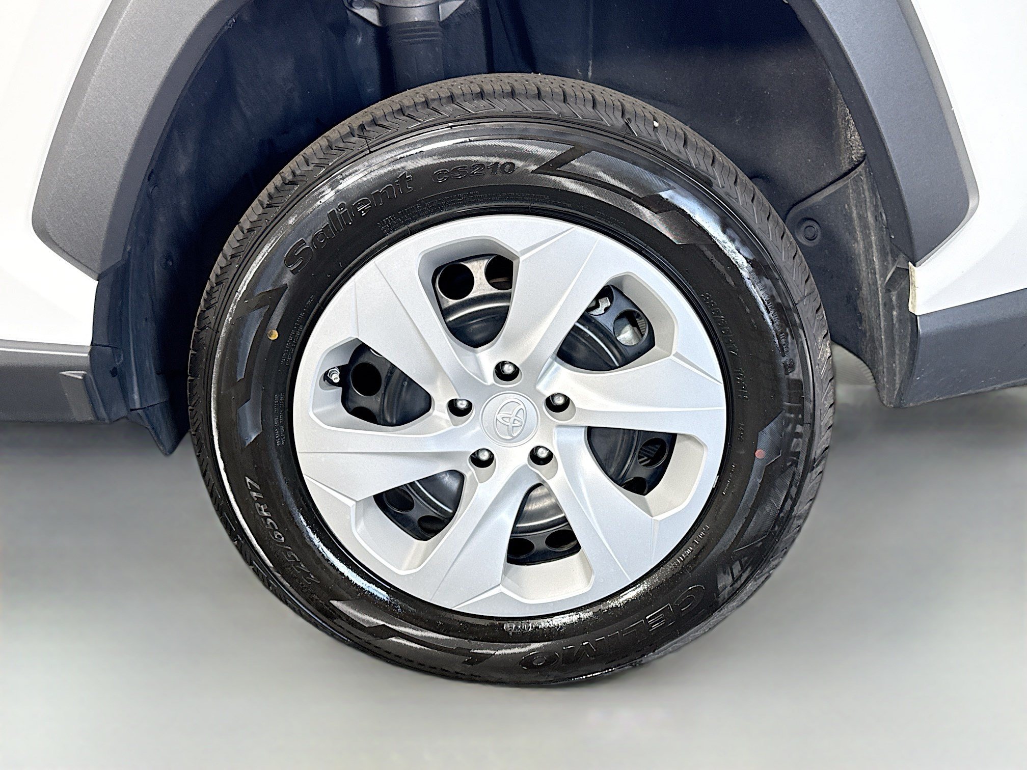 Used 2024 Toyota RAV4 LE FWD image 36