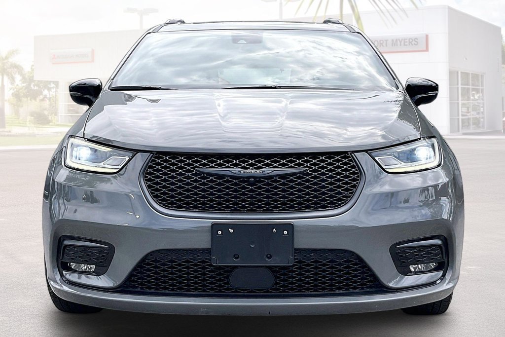 Used 2025 Chrysler Pacifica Limited FWD image 25