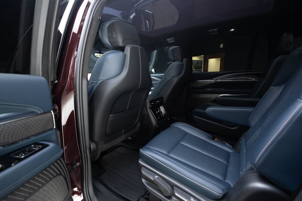 Used 2025 Cadillac Escalade IQ Luxury 2 w/ LPO, Premium Carpet Package AWD/4WD image 43
