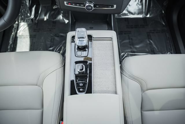 New 2026 Volvo XC90 B6 Plus w/ Protection Package Premier AWD/4WD image 28