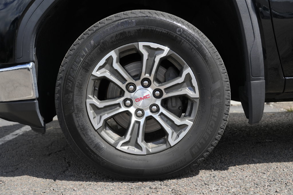 Used 2025 GMC Sierra 1500 SLT AWD/4WD image 13