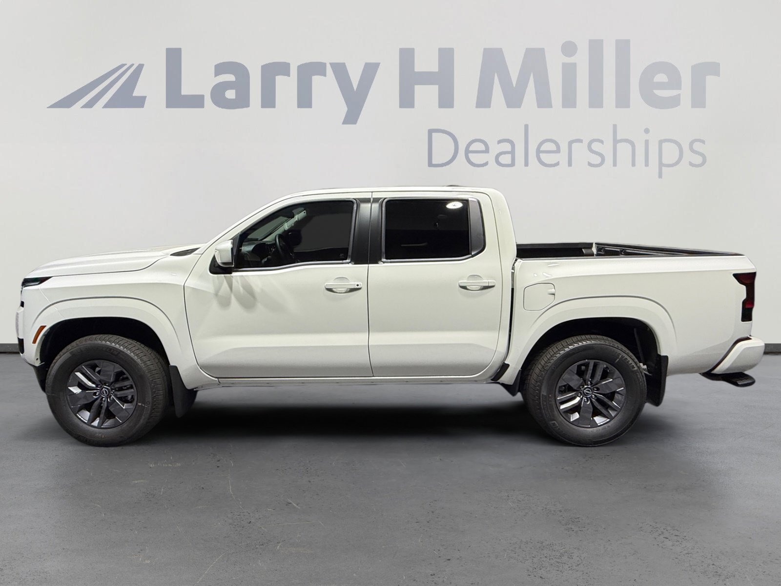 New 2026 Nissan Frontier SV image 2