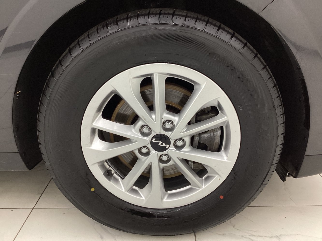 Used 2024 Kia Carnival LX FWD image 43