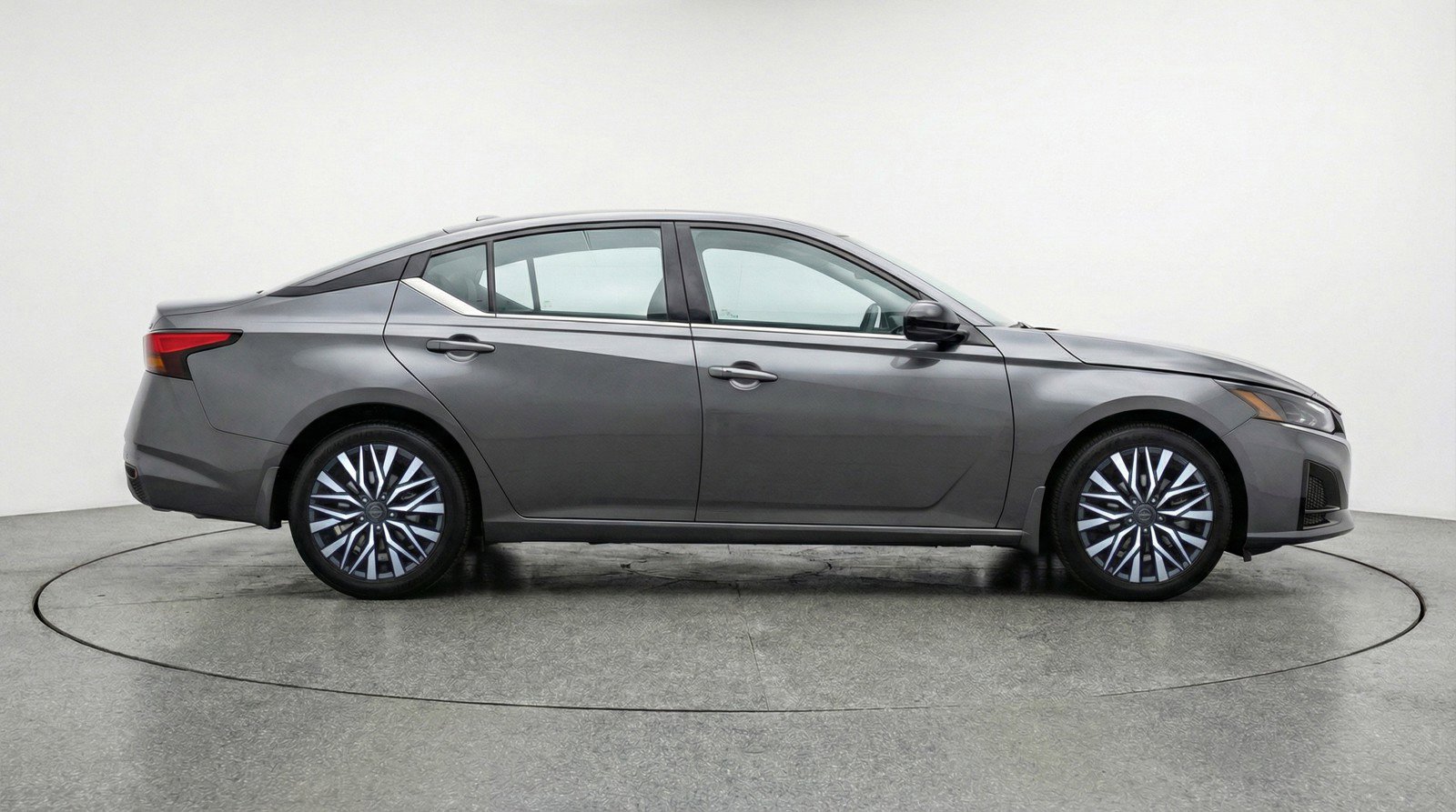 Used 2025 Nissan Altima 2.5 SV image 11
