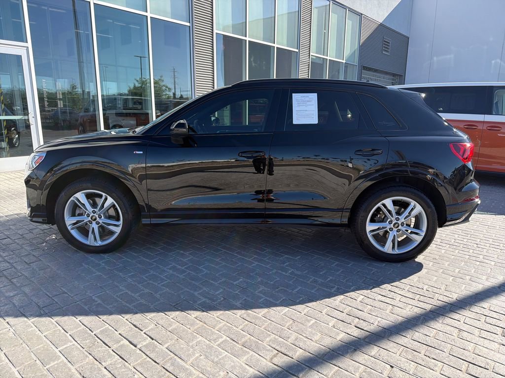 Used 2023 Audi Q3 2.0T Premium w/ Convenience Package AWD/4WD image 2