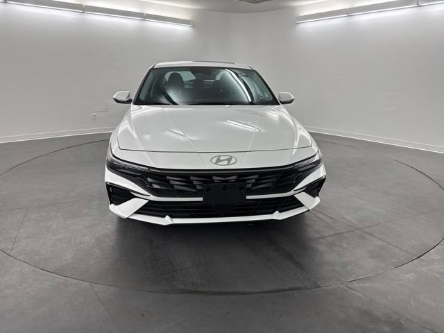 Used 2026 Hyundai Elantra Limited FWD image 2