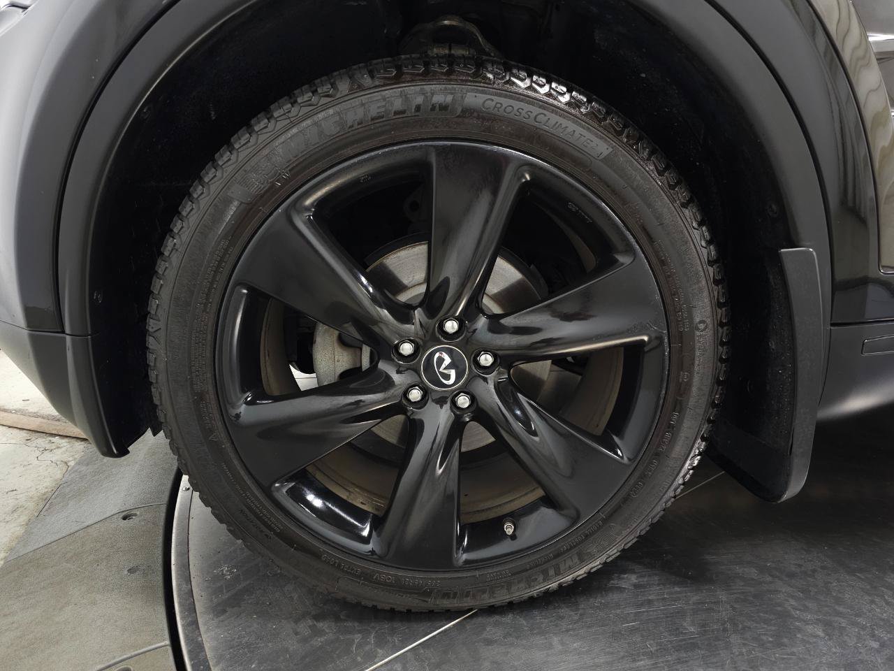 Used 2017 INFINITI QX70 AWD w/ Premium Package image 3