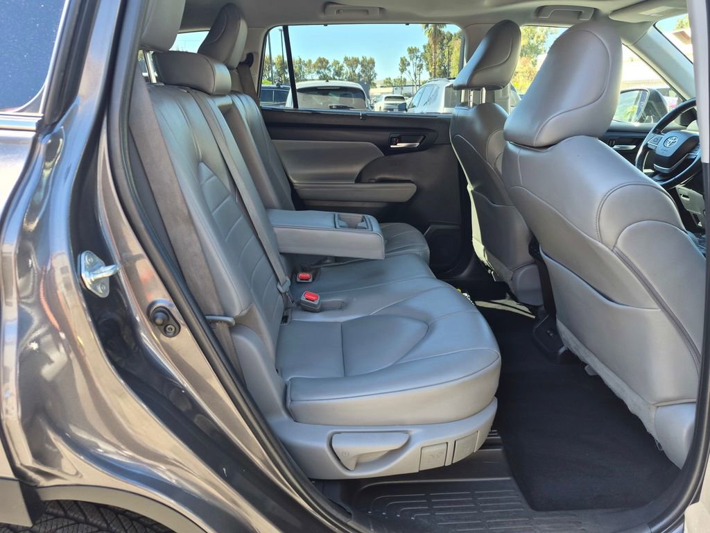 Used 2022 Toyota Highlander XLE image 30