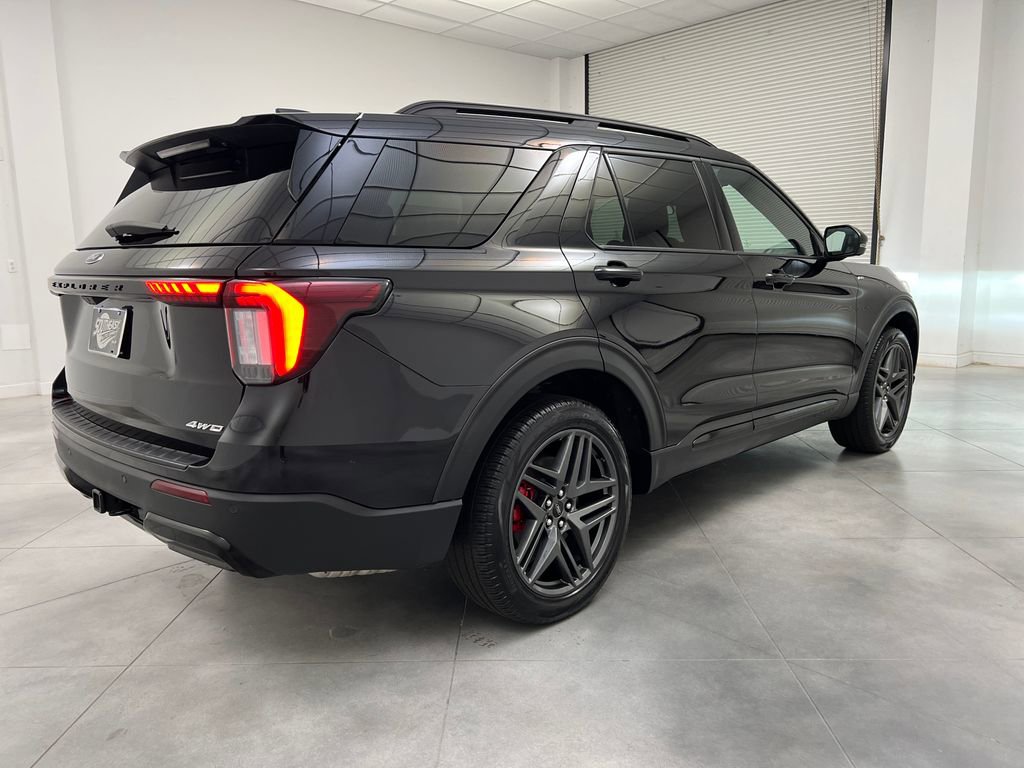 Used 2025 Ford Explorer ST-Line w/ ST-Line Street Pack AWD/4WD image 7