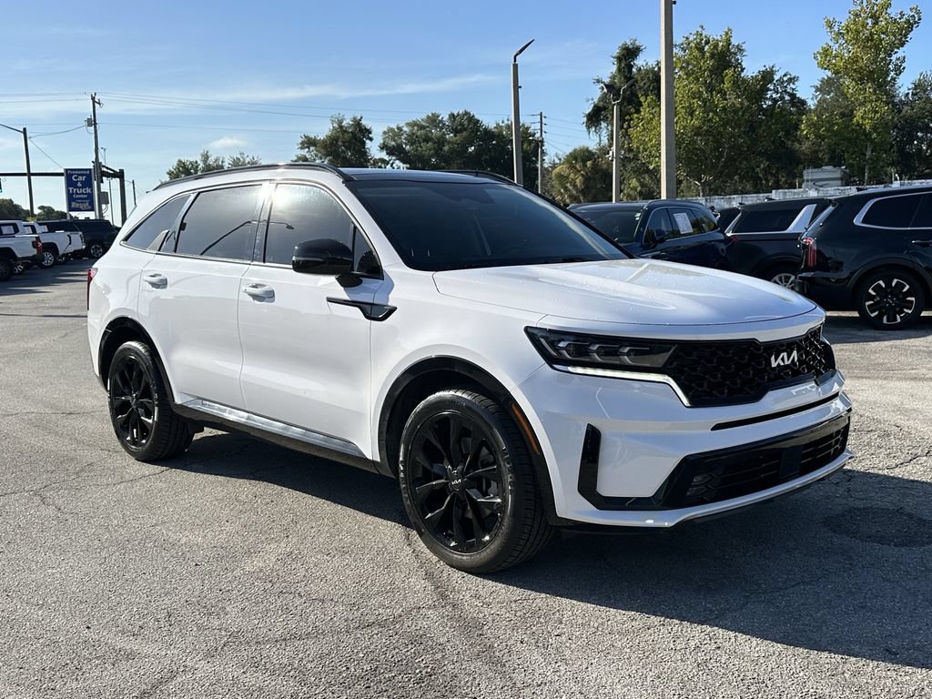 Certified 2022 Kia Sorento SX FWD image 2